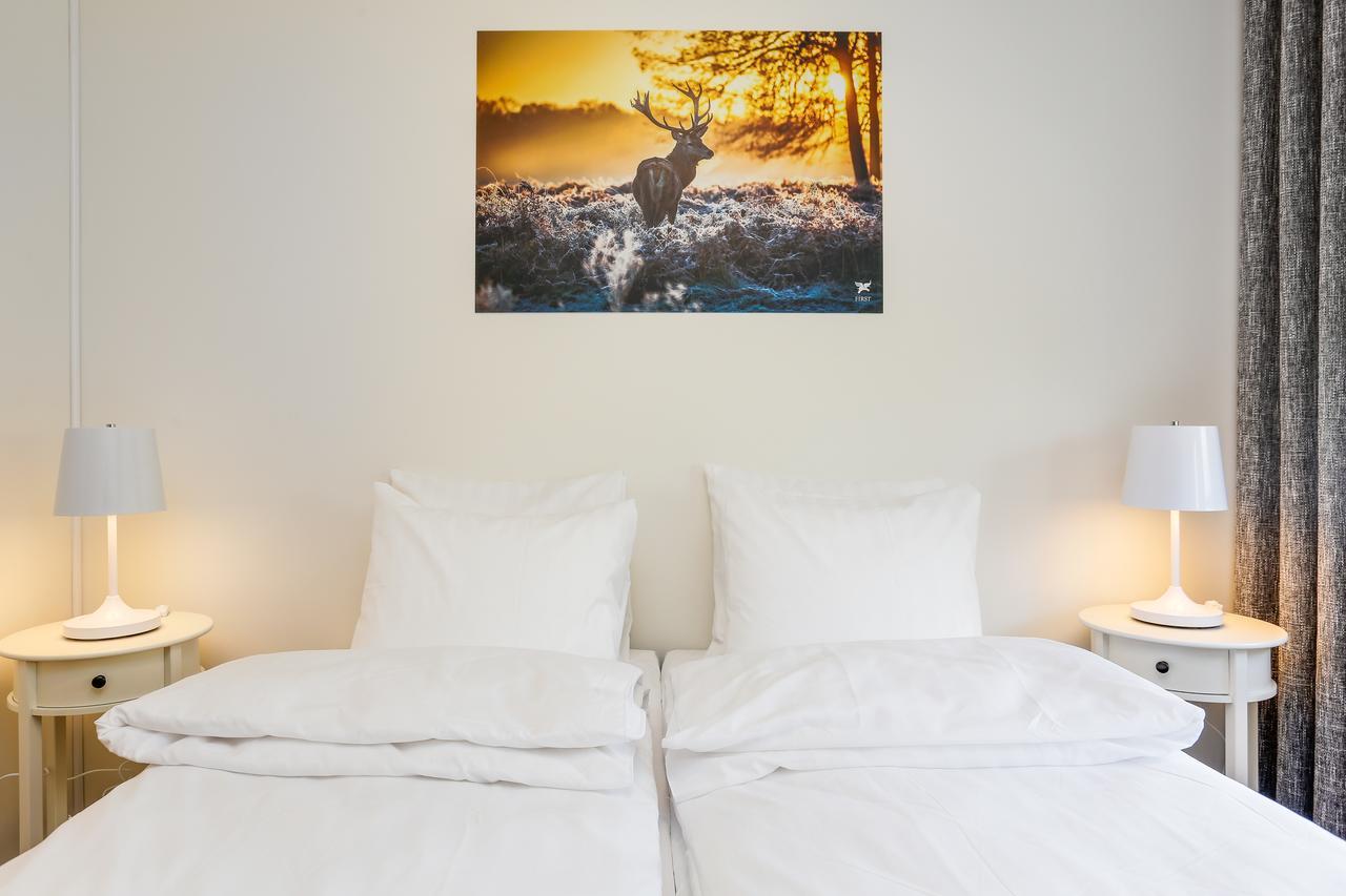 Almnaes Park Hotel Södertälje Buitenkant foto