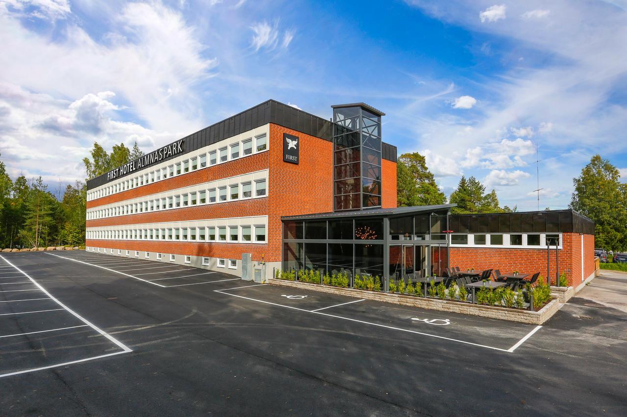 Almnaes Park Hotel Södertälje Buitenkant foto